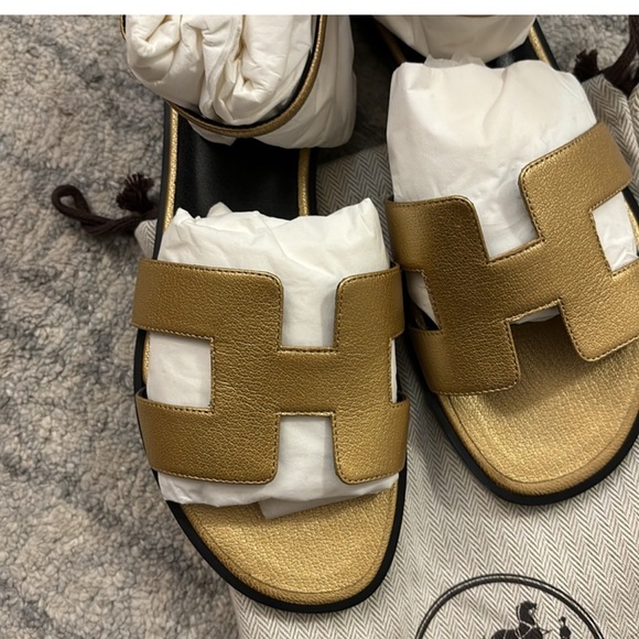 💕HP💕Hermes Santorini sandal dore (metallic gold) - Picture 7 of 8